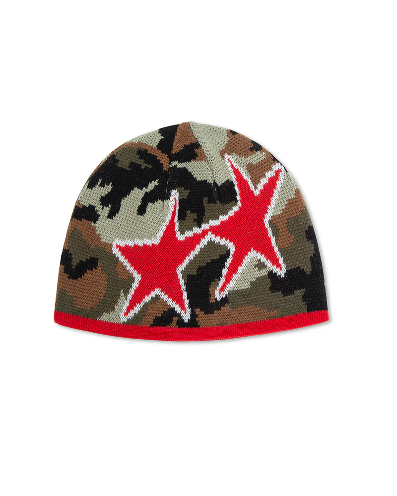 Gorrito de invierno con estrellas rojas fondo militar